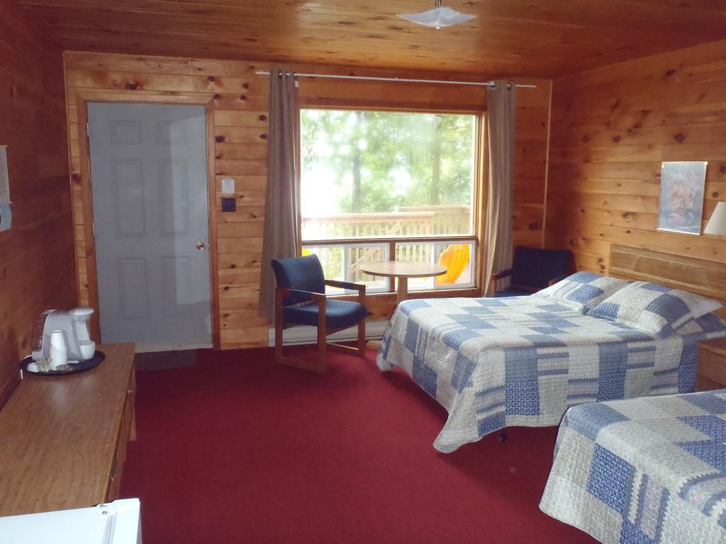 Red Lodge Resort Little Current Camera foto