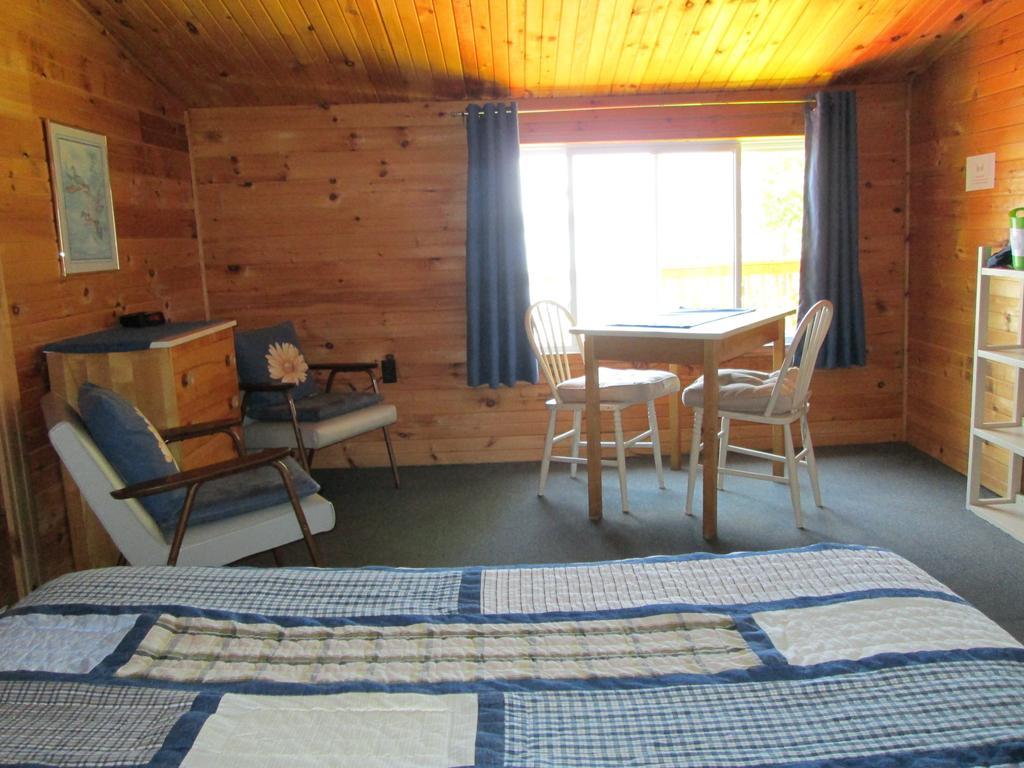 Red Lodge Resort Little Current Camera foto