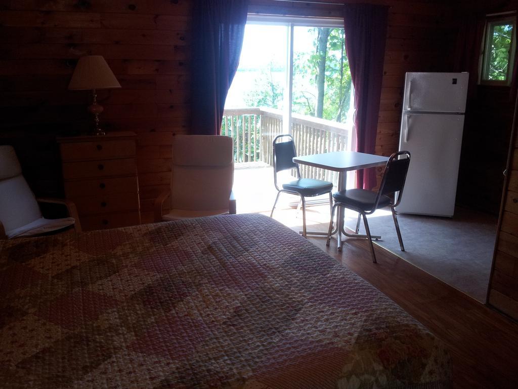Red Lodge Resort Little Current Camera foto